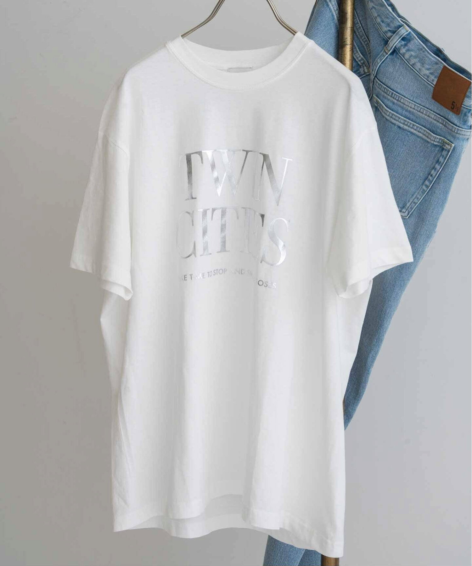 ≪一部店舗+WEB限定追加予約≫箔ロゴプリントTシャツ